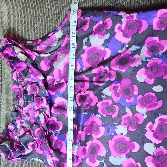 Banana Republic Ruffle Neck Silkey Blouse - Picture 10 of 12